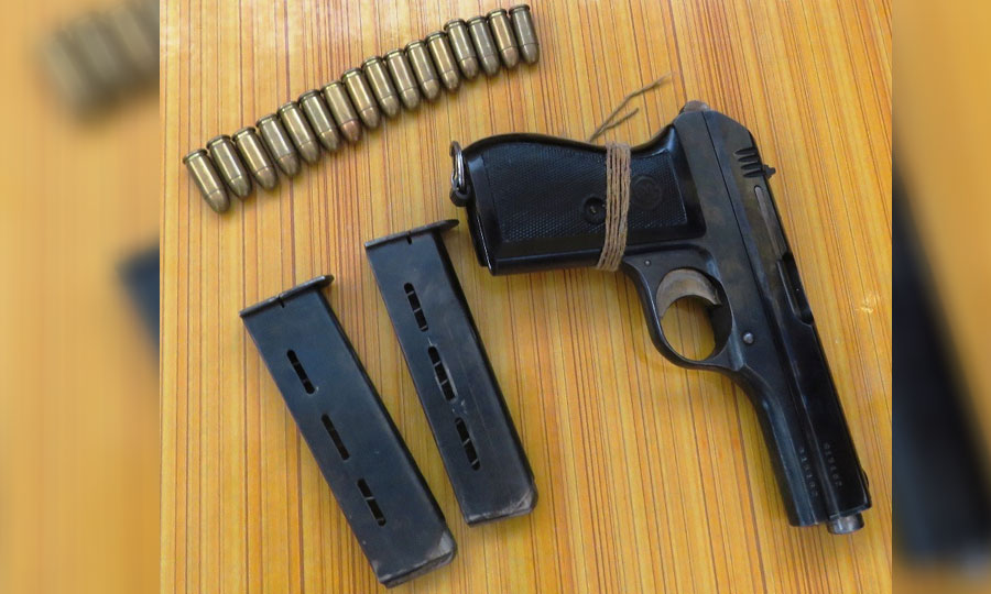 चन्द्रपुरबाट दुई स्वचालित पेस्तोलसहित एक युवक पक्राउ