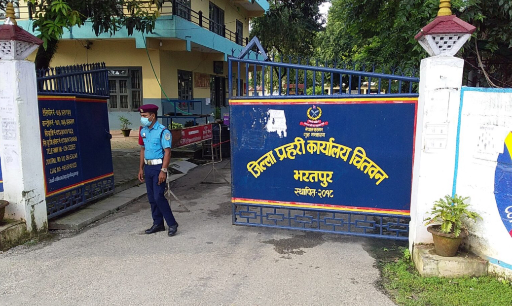 चितवनमा १४२ ग्राम खैरो हिरोइनसहित ८ जना पक्राउ