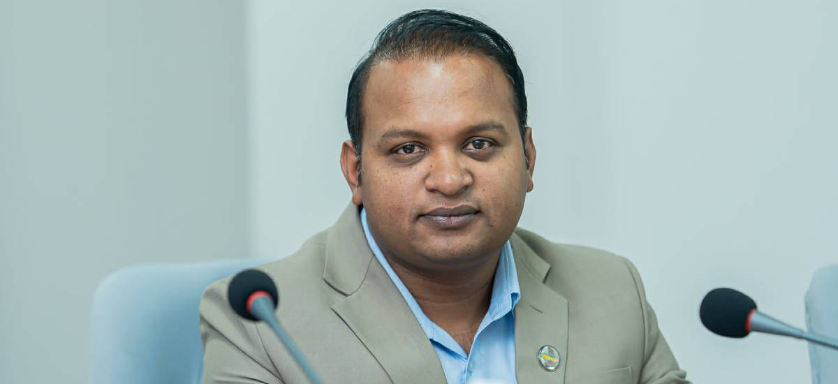 स्वार्थको द्वन्द्वमा मुछिएका श्रममन्त्री साह पदमुक्त, स्वास्थ्यमन्त्री मेहतालाई सचेत