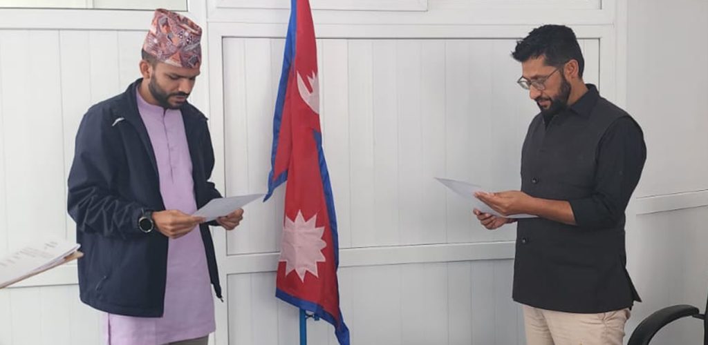 रास्वपा सचिवालय सदस्य बनेका सागर ढकालले लिए शपथ