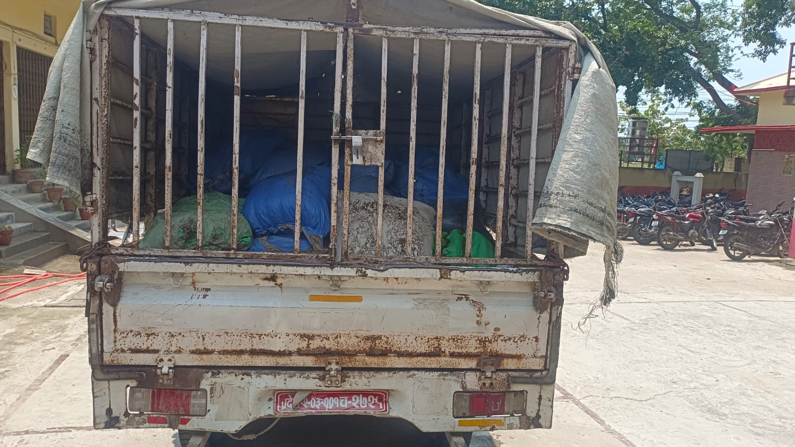 रौतहटमा दुई स्थानबाट भन्सार छलीका सामग्री बरामद, एक पिकअप नियन्त्रणमा