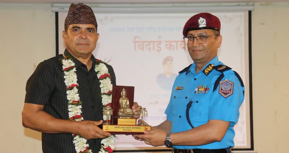 अनिवार्य अवकाशमा गए एसएसपी भीमबहादुर दाहाल, कोशी प्रदेश प्रहरी कार्यालयद्वारा सम्मानसहित बिदाइ