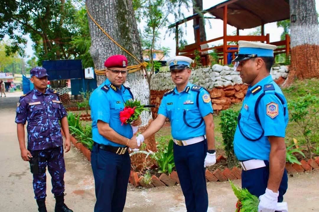 डीआईजी भट्टराईद्वारा अत्तरियास्थित राजमार्ग सुरक्षा तथा ट्राफिक व्यवस्थापन कार्यालयको निरीक्षण