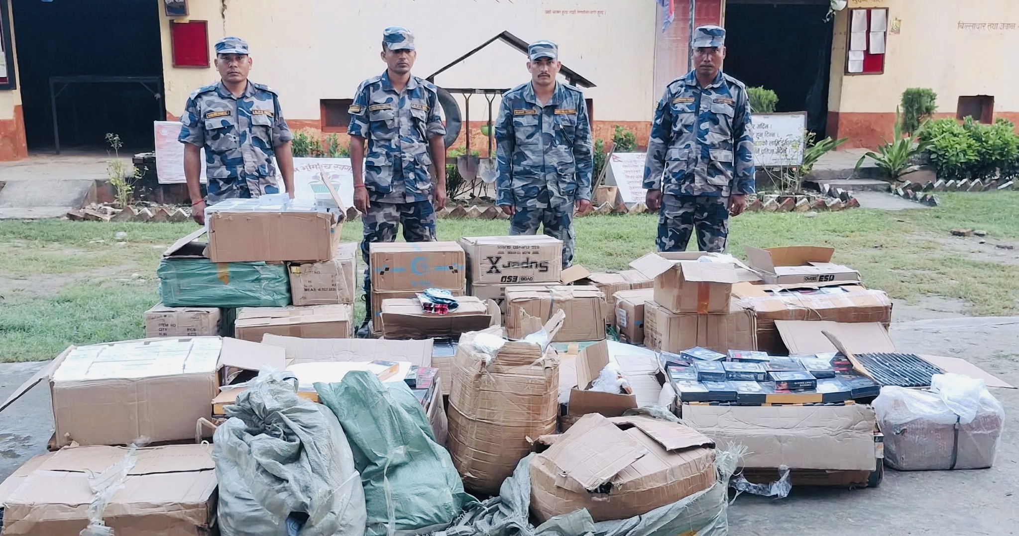 झाडीमा लुकाएर राखिएको ८० लाखको मोबाइल पार्ट्स सशस्त्र प्रहरीद्वारा बरामद