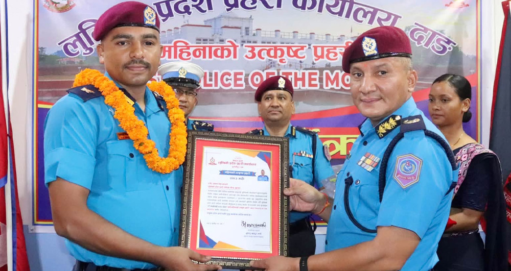 प्रहरी निरीक्षक प्रकाश सिंह भण्डारी लुम्बिनी प्रदेशको भदौ महिनाको ‘उत्कृष्ट प्रहरी’ घोषित
